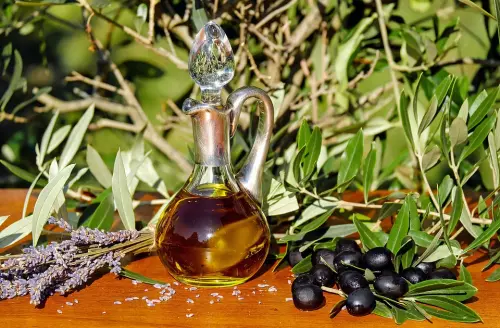 Olio extra vergine d’oliva: benefici nutrizionali, la cura della pelle e dei capelli